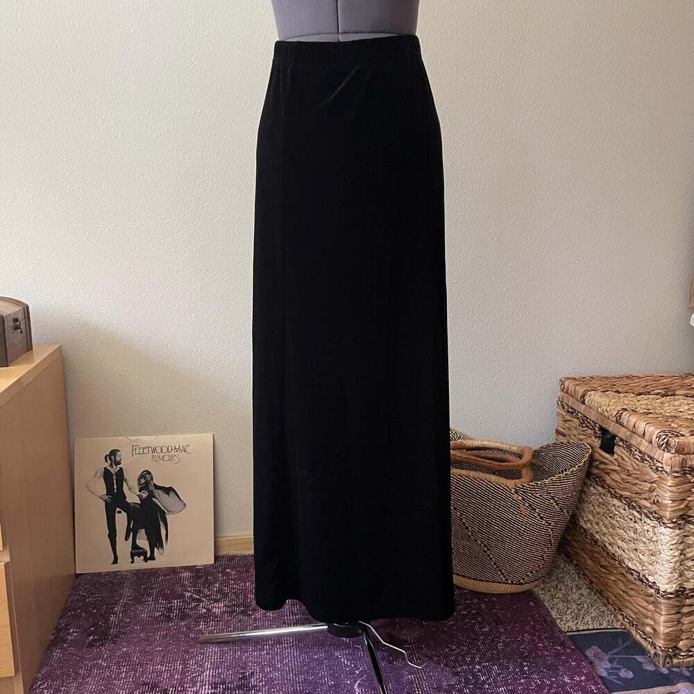 90s vintage black velour velvet maxi skirt whimsigoth witchy vampy dark romantic
